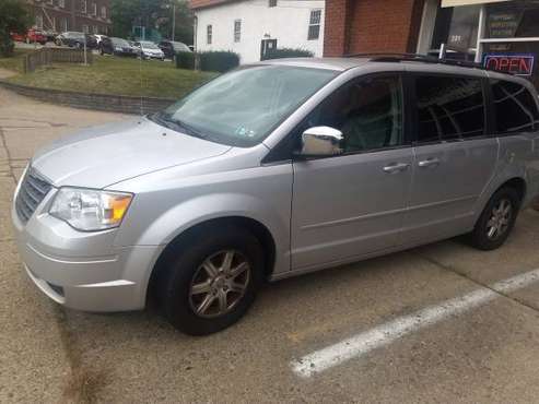 2008 Chrysler Town & Country for sale in Washington, PA