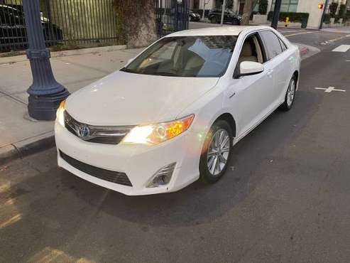 2014 Toyota Camry hybrid se Clean title only 94k for sale in San Diego, CA