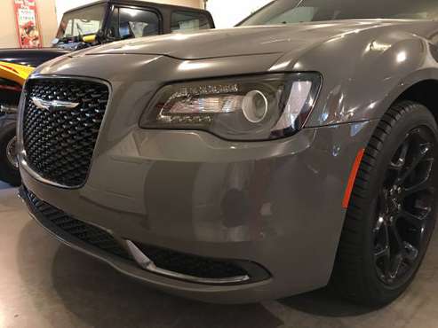 2019 Chrysler 300 only 516 miles - cars & trucks - by owner -... for sale in Prescott, AZ