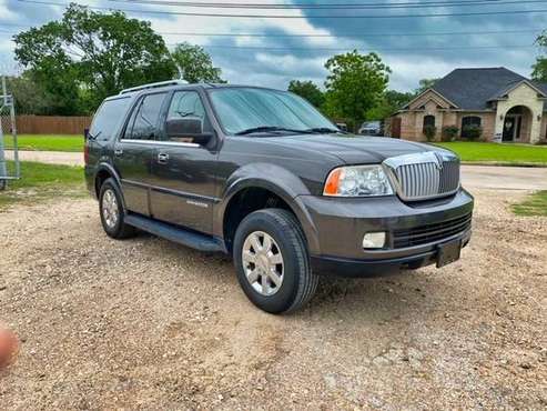 2006 Lincoln Navigator Luxury 3rd Row Seat Clean Carfax and Free for sale in Angleton, TX