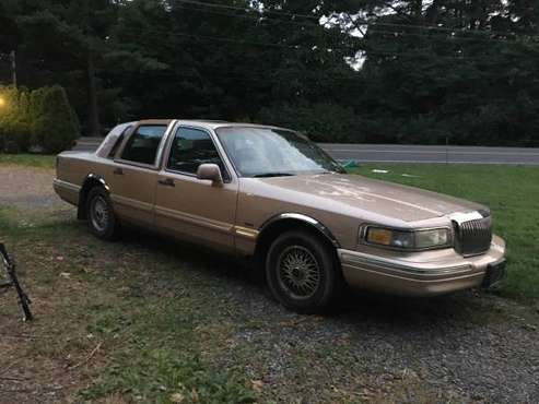 1996 Lincoln Town Car Executive Sedan 4D - cars & trucks - by owner... for sale in Annandale On Hudson, NY