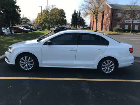 2015 Volkswagen Jetta 1.8T SE - cars & trucks - by owner - vehicle... for sale in Libertyville, IL