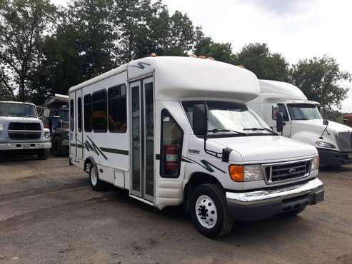 2006 Ford E-350 Starcraft Bus. W/ Wheelcair lift $Maker, Livery, Ect. for sale in Milford, NY