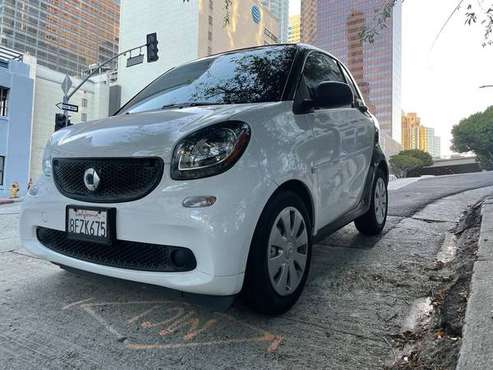 Smart Fortwo Smart Car - Excellent Condition - - by for sale in Los Angeles, CA