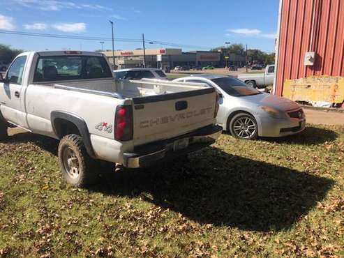 2006 Chevy 2500 HD 4x4 - cars & trucks - by owner - vehicle... for sale in Malakoff, TX