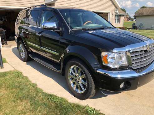 2007 Chrysler Aspen - cars & trucks - by owner - vehicle automotive... for sale in Fort Atkinson, WI