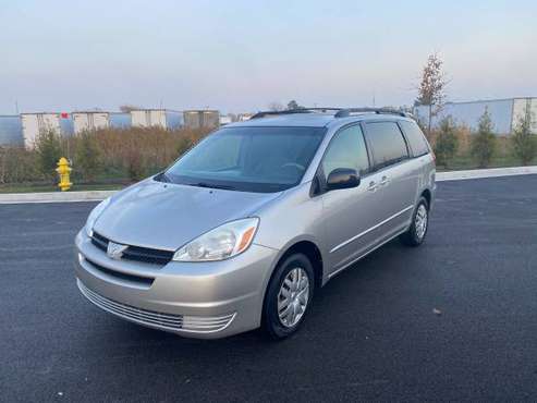 2004 Toyota Sienna CLEAN - cars & trucks - by owner - vehicle... for sale in Lake Bluff, IL