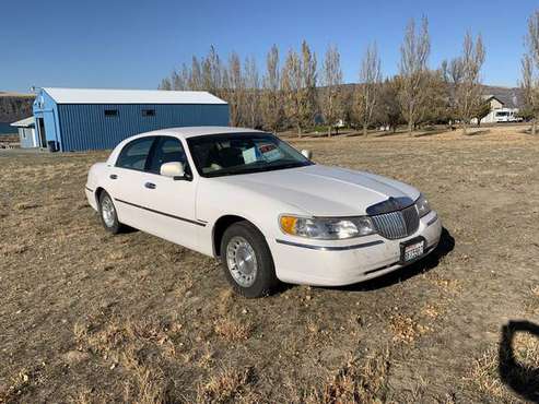 1999 Lincoln Town Car - cars & trucks - by owner - vehicle... for sale in Coulee City, WA