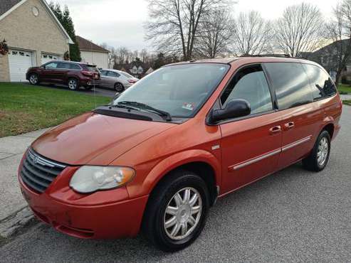 2006 CHRYSLER TOWN AND COUNTRY SIGNATURE SERIES - cars & trucks - by... for sale in Toms River, NJ