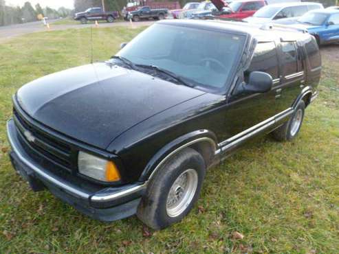 1997 CHEVROLET BLAZER 4 DOOR ALMOST RUST FREE, SOUTHERN VEHICLE -... for sale in Westboro, WI