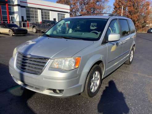 Accident Free! 2010 Chrysler Town & Country! 3rd Row! - cars &... for sale in Ortonville, OH
