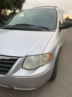2007 Chrysler Town & Country - cars & trucks - by owner - vehicle... for sale in Santa Maria, CA