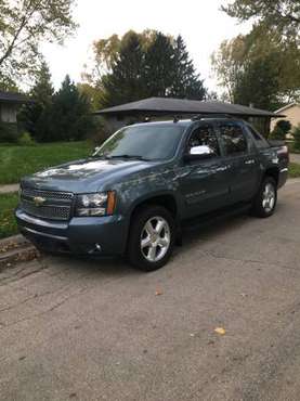 2011 Chevy avalanche for sale in Rockford, WI