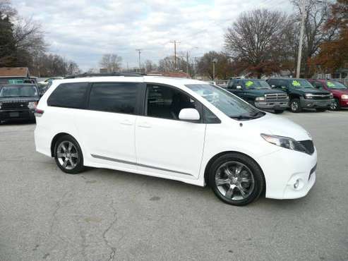 2011 TOYOTA SIENNA SE - cars & trucks - by dealer - vehicle... for sale in KCMO, MO
