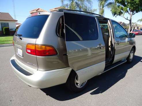 TOYOTA SIENNA * POWER DOORS * SUNROOF * FULLY LOADED * SUPER CLEAN * for sale in Buena Park, CA