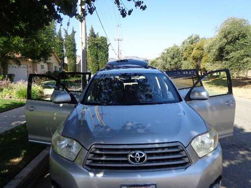 Perfect Suv 2008 Toyota Highlander room for five for sale in Fresno, CA