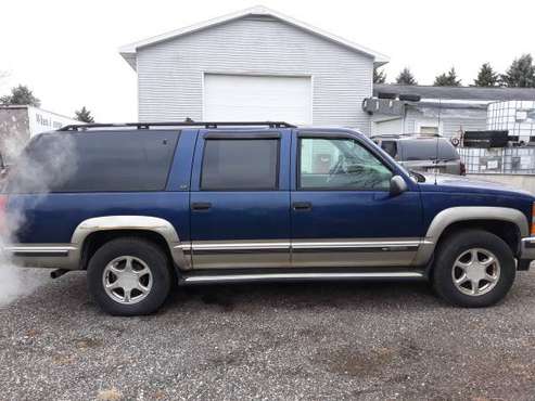 ===1999 Suburban=== - cars & trucks - by owner - vehicle automotive... for sale in Fond Du Lac, WI