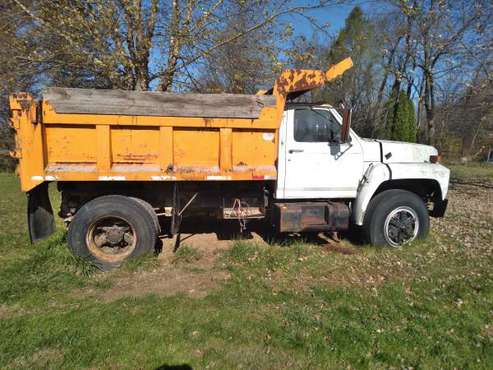 Ford F800 Dump Truck - cars & trucks - by owner - vehicle automotive... for sale in fredericktown, OH