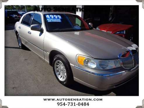 1999 Lincoln Town Car 4dr Sdn Signature - ELDERLY OWNED, GARAGED KEPT for sale in Fort Lauderdale, FL
