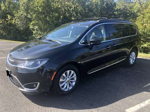 2017 Chrysler Pacifica for sale in Jefferson City, MO
