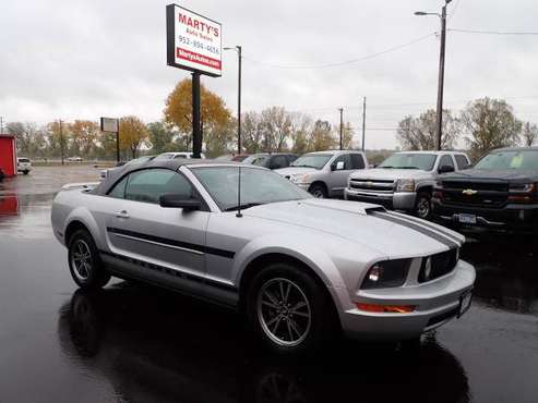 2007 Ford Mustang V6 Deluxe 2dr Convertible w. Clean CARFAX for sale in Savage, MN