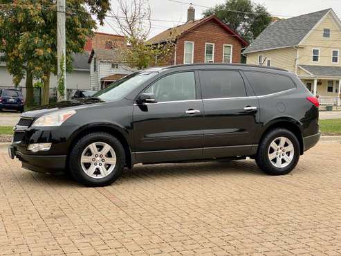 2011 Chevrolet Traverse LT - cars & trucks - by dealer - vehicle... for sale in Aurora, IL