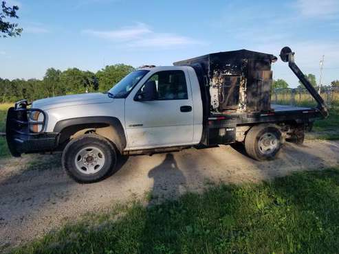 2006 3500 chevy with bale bed for sale in Otterville, MO