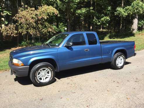 2004 DODGE DAKOTA SXT - EXTENDED CAB - EXCEPTIONALLY CLEAN for sale in Lynchburg, VA