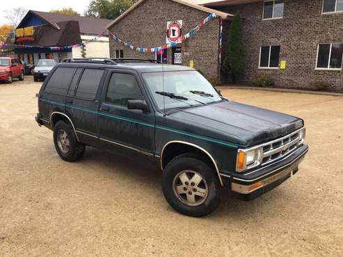 1994 Chevrolet S10 Blazer Tahoe 4WD, full-size spare, 21 MPG/hwy for sale in Minneapolis, MN