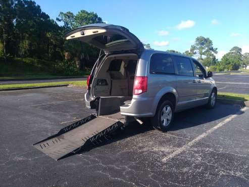 Handicap Van - 2013 Dodge Grand Caravan - cars & trucks - by dealer... for sale in Jacksonville, FL
