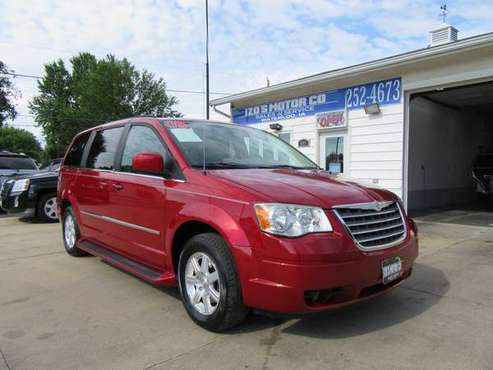 2009 Chrysler Town & Country Touring for sale in Waterloo, IA