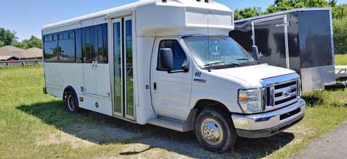 2014 E450 11 passenger bus for sale in Flint, TX