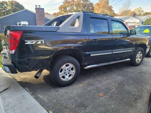 2006 Chevy Avalanche - cars & trucks - by owner - vehicle automotive... for sale in Cumberland, RI