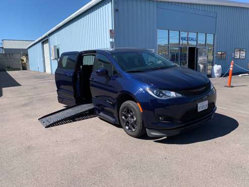 2019 Chrysler Pacifica Touring with Braunability Handicap Conversion for sale in El Cajon, CA
