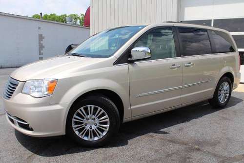 2013 Chrysler Town Country Touring-L - cars & trucks - by dealer -... for sale in REYNOLDSBURG, OH