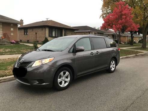 2013 Toyota Sienna 8 Passengers Minivan - cars & trucks - by owner -... for sale in Chicago, IL