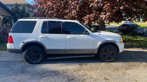 selling a ford Explorer 2003 for sale in WAUKEGAN, IL