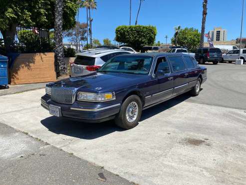 Lincoln Towncar Stretch Sedan -1997 - cars & trucks - by dealer -... for sale in Spring Valley, CA