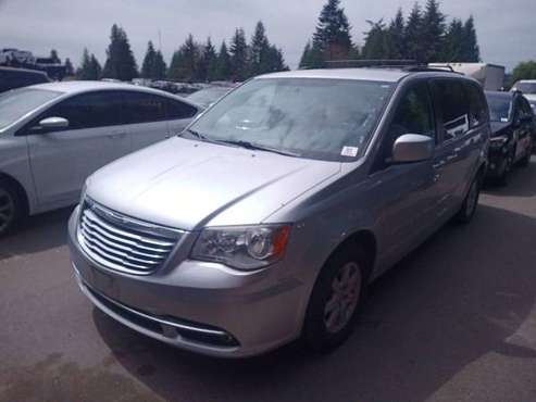 Nice 2011 Chrysler town and country - - by dealer for sale in Richland, WA