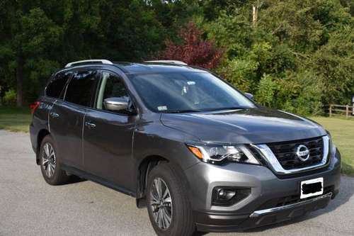 Nissan Pathfinder SV 4x4 2017 NAV + Nissan extended warranty 2024 for sale in Sutton, MA