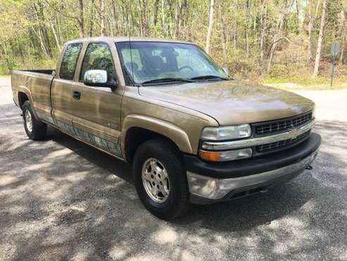 2001 Silverado LS 4 Dr - 4 x 4Pick up for sale in Lakewood, NJ
