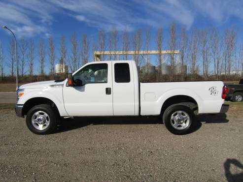 2016 FORD F250 SUPERCAB SHORT BOX - XLT - 4X4 - 6.2 GAS - 1 OWNER -... for sale in Moorhead, ND
