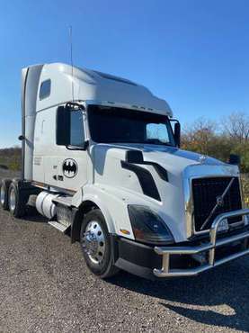 2011 Volvo VNL670 - cars & trucks - by owner - vehicle automotive sale for sale in Willowbrook, IL