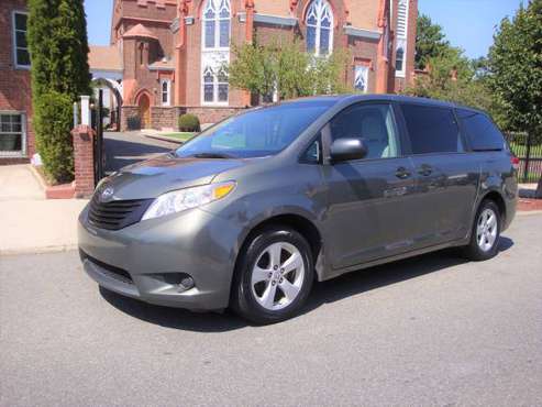 2013 TOYOTA SIENNA LE - - by dealer - vehicle for sale in Brooklyn, NY
