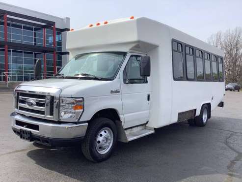 Seats 24! 2010 Ford Econoline! Dually! Passenger Bus! No Accidents! for sale in Ortonville, OH