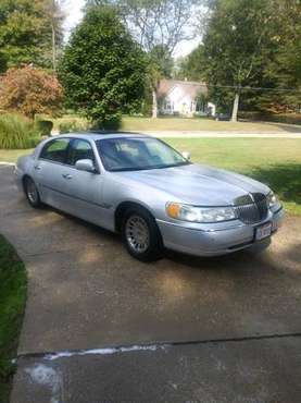 2001 Lincoln towncar for sale in Barberton, OH