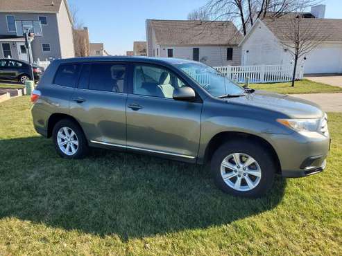 2011 Toyota Highlander - cars & trucks - by owner - vehicle... for sale in Normal, IL