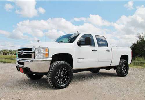 2014 CHEVROLET 2500 LT 4x4 - LOW MILES- DIESEL- COGNITO- NEW 20s &... for sale in Liberty Hill, IN