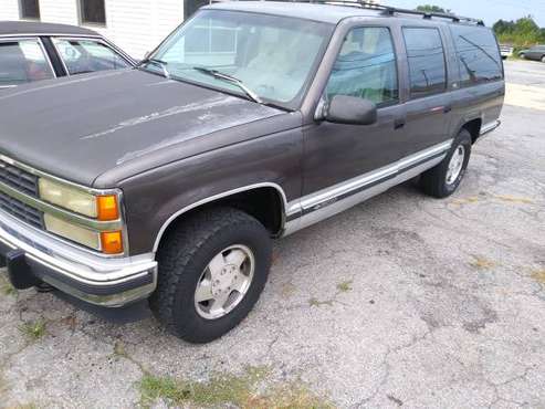 $1600 SUBURBAN 1993 RUNS GREAT TAGGED for sale in Saint Georges, DE
