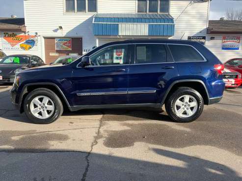 ★★★ 2013 Jeep Grand Cherokee Laredo 4x4 / ONLY 87k Miles! ★★★ - cars... for sale in Grand Forks, ND